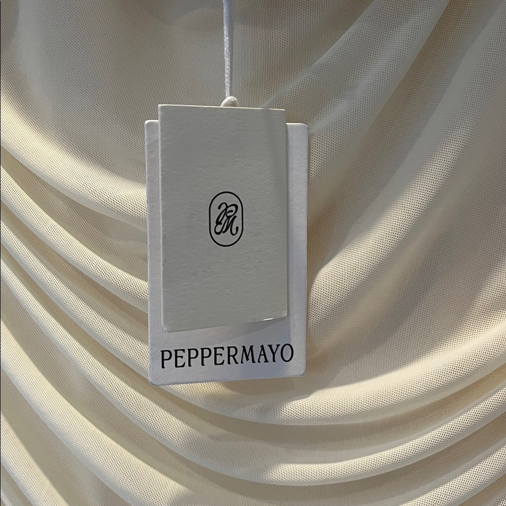 Peppermayo Exclusive Ginny Maxi Dress features an off-shoulder Sz 14 NWT - Picture 8 of 8